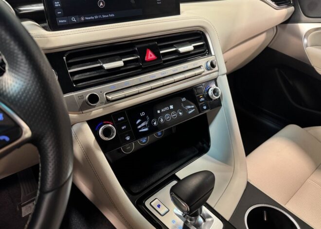 2025 Genesis G70 2.5T