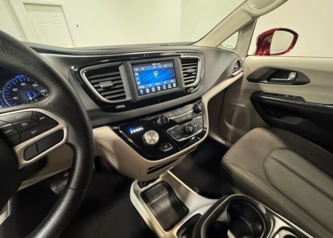 2020 Chrysler Pacifica Touring